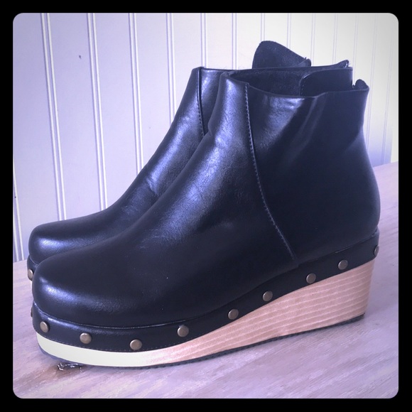 Shoes - Black booties